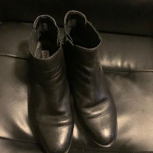 STEVE MADDEN BOOTS/SHOES BLACK 7